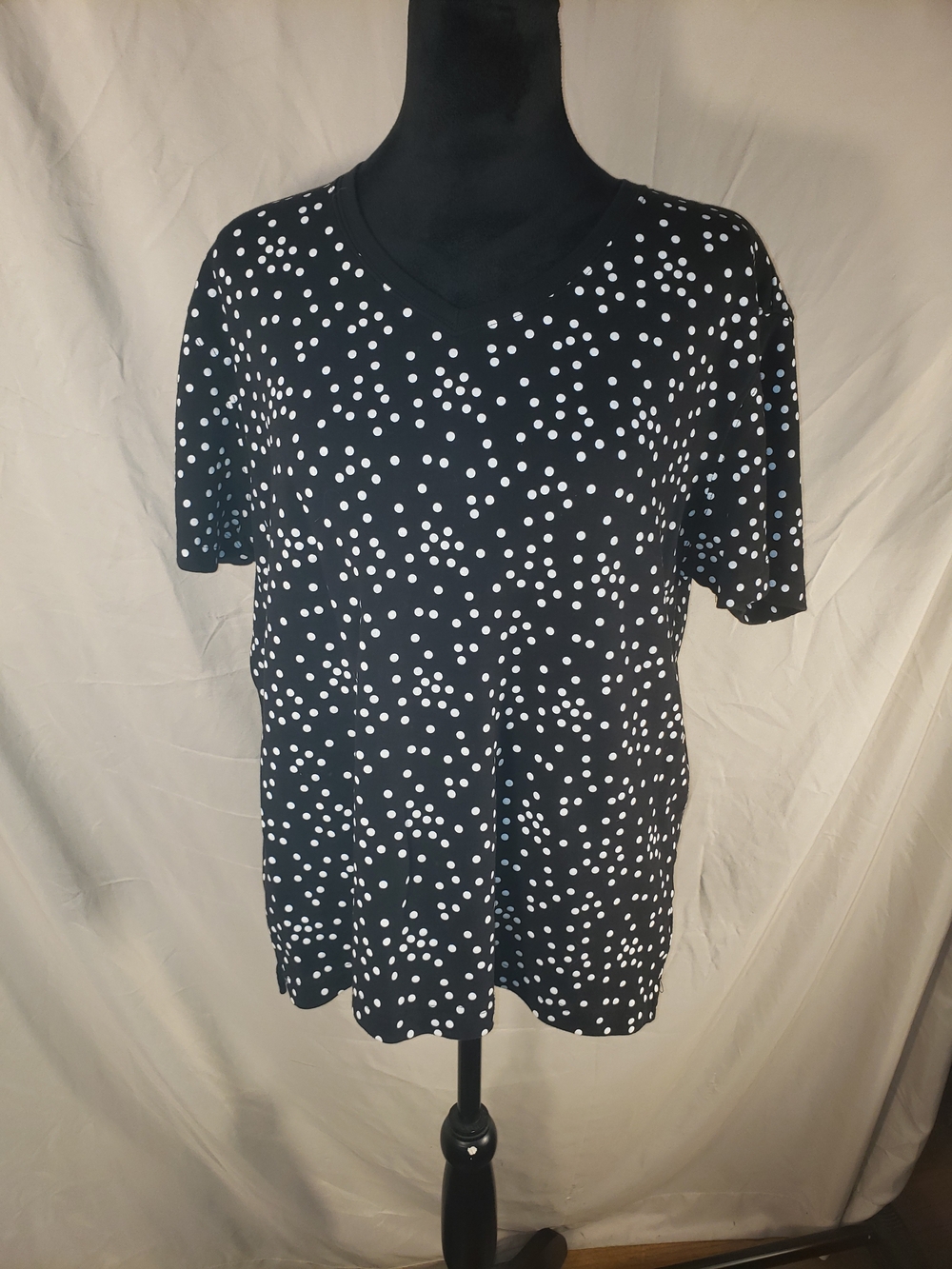 Women’s Kim Rogers Black V-Neck Short Sleeve Polka Dot Tee - L